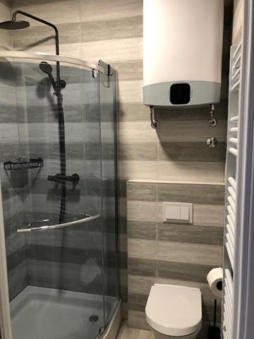 Bedroom With Bathroom Shower Split Dış mekan fotoğraf