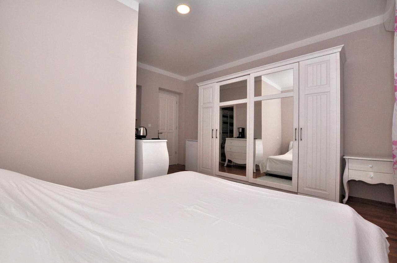 Bedroom With Bathroom Shower Split Dış mekan fotoğraf